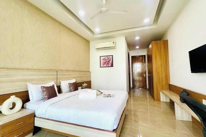 Room 9 of 12