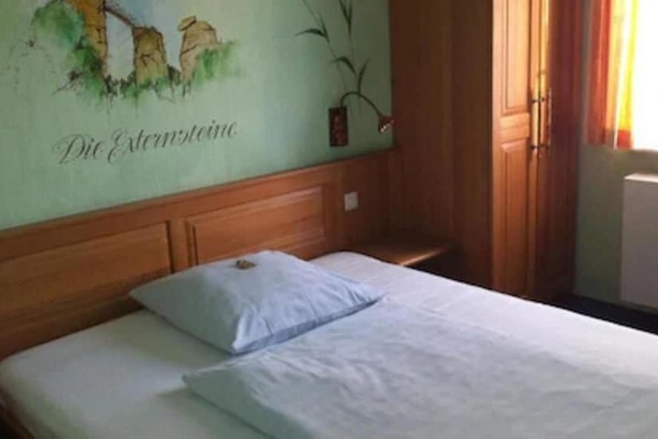Room 4 of 35