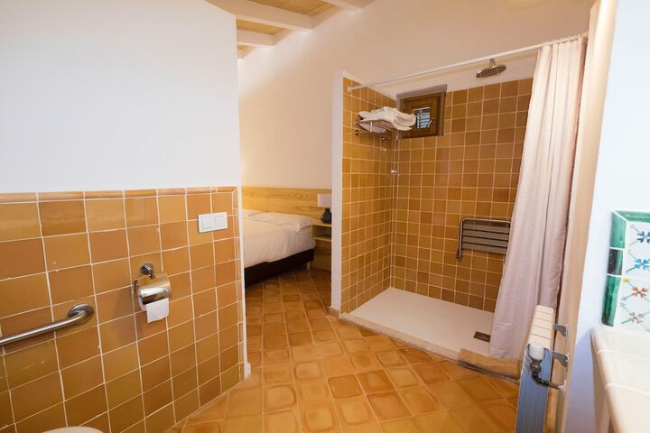 Room 33 of 67