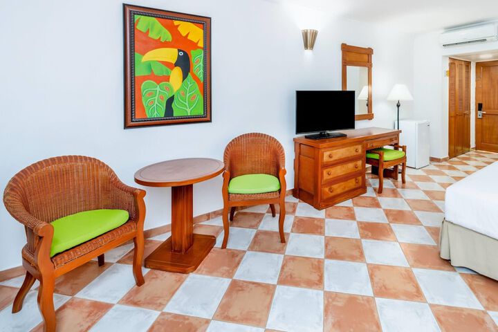 Room 40 of 146