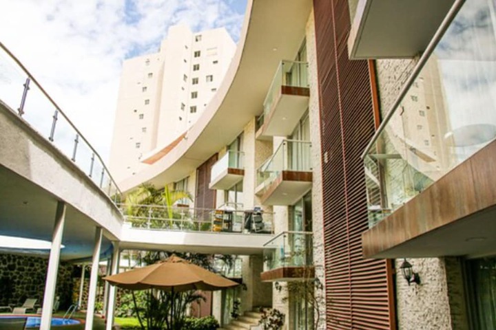 Hotel Pool