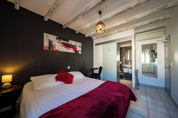 Room 35 of 128