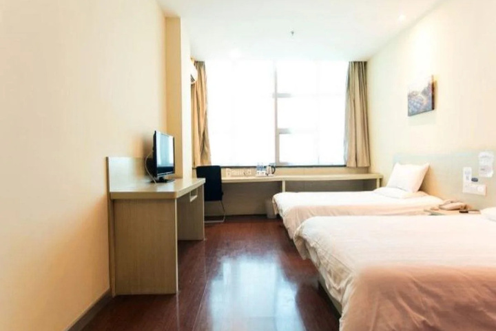 Room 5 of 14