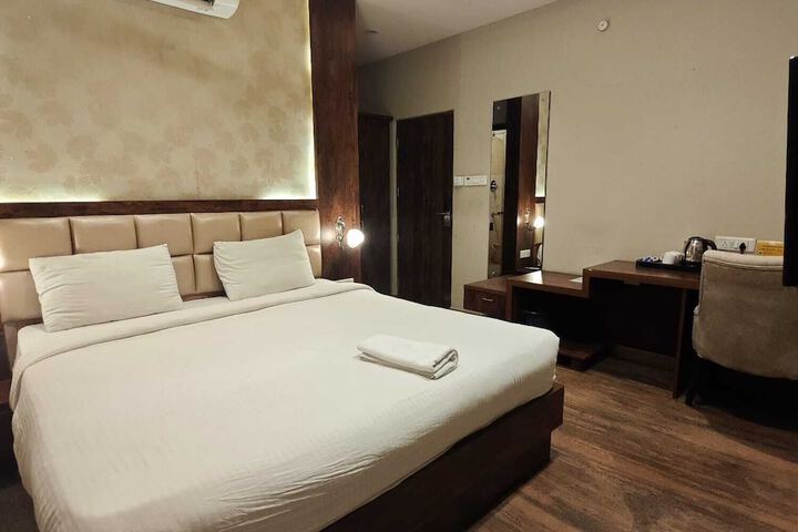 Room 15 of 32