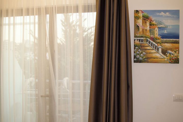 Room 2 of 56