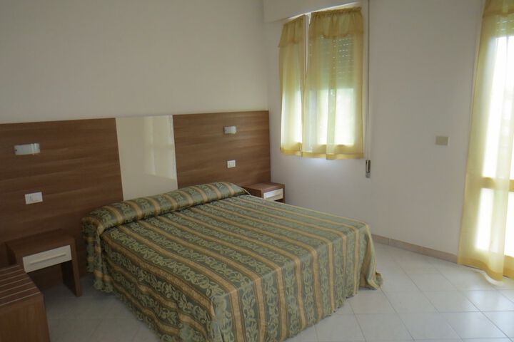 Room 11 of 90