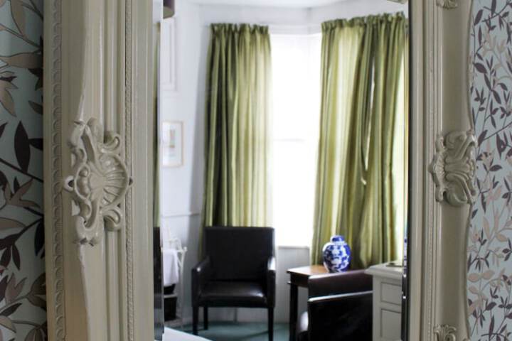 Room 7 of 42