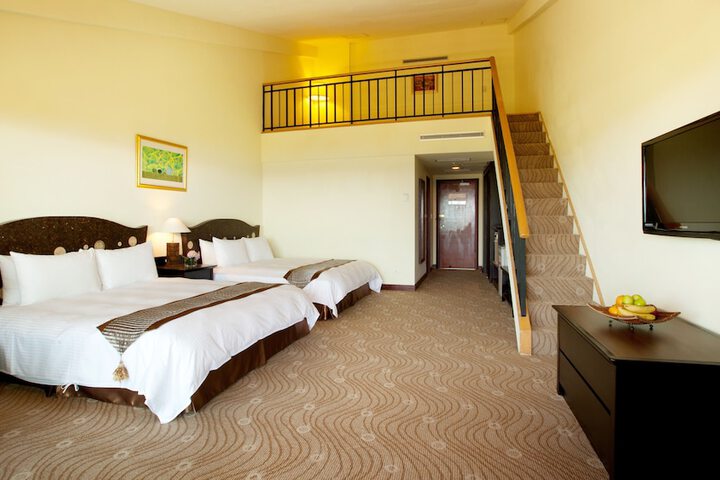 Room 3 of 90