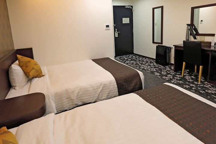 Room 42 of 97