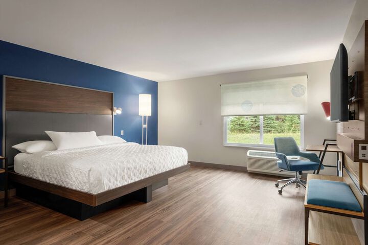 1 King Bed (8 of 11)