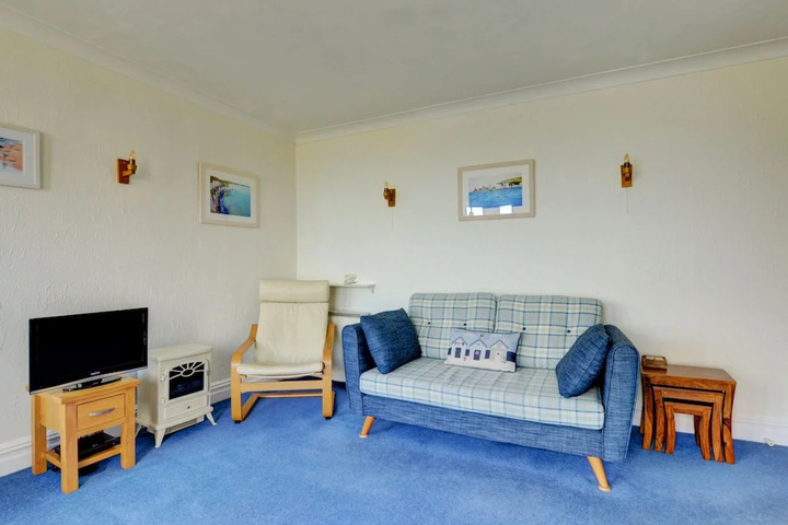 Cozy Holiday Home in Swanage With Balcony