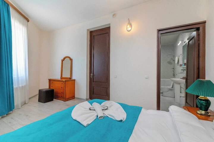 Room 12 of 24