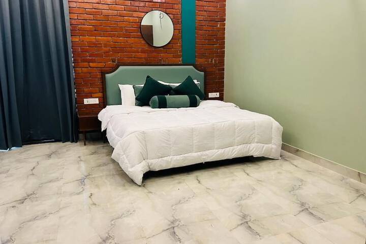 Room 3 of 13