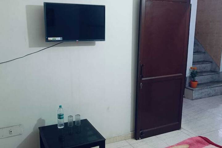 Room 5 of 14