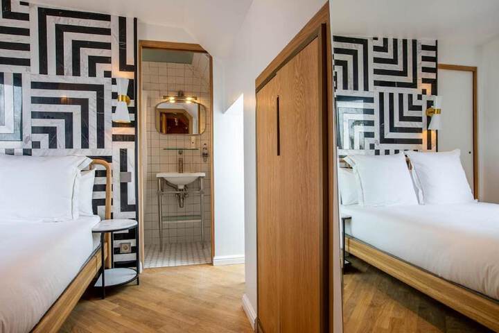 Room 45 of 77
