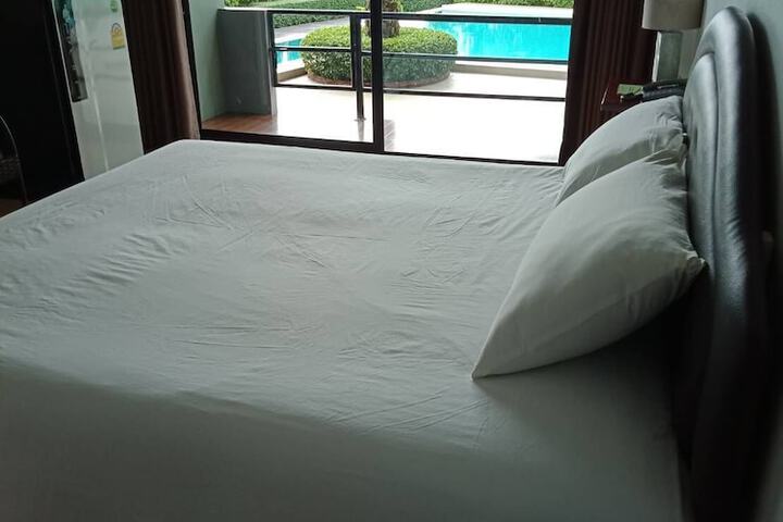 Room 8 of 27