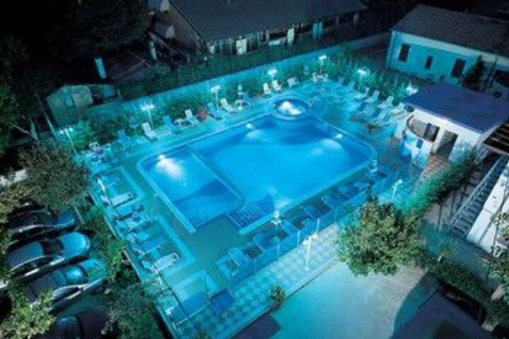 Pool 17 of 28
