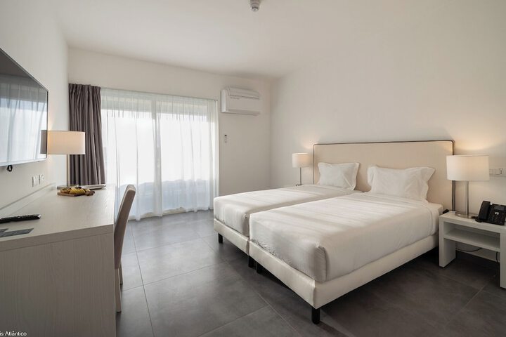 Room 10 of 28