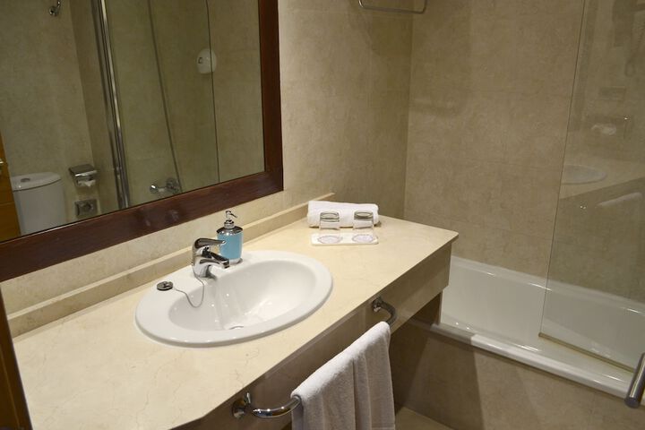 Room 14 of 32