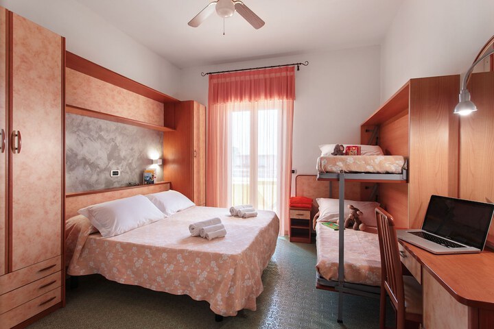 Room 13 of 40