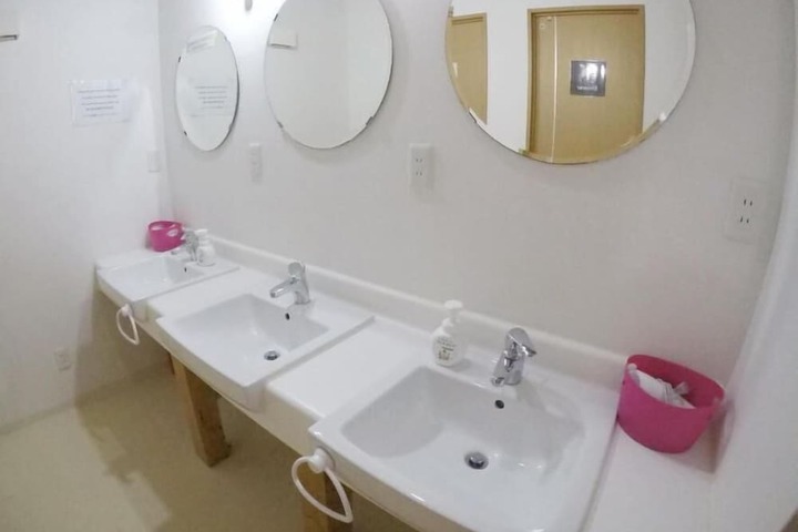 Room 13 of 20