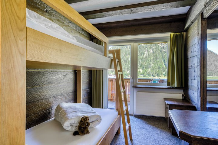 Room 32 of 172