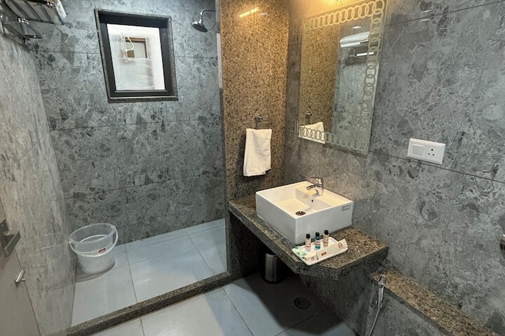 Room 12 of 14
