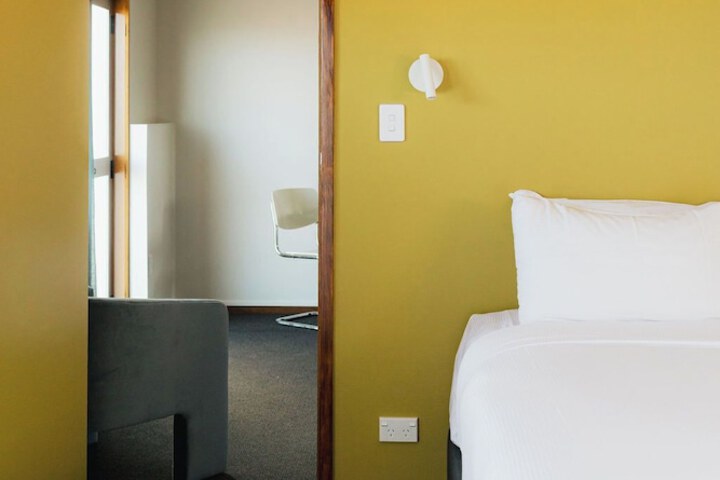 Room 28 of 34