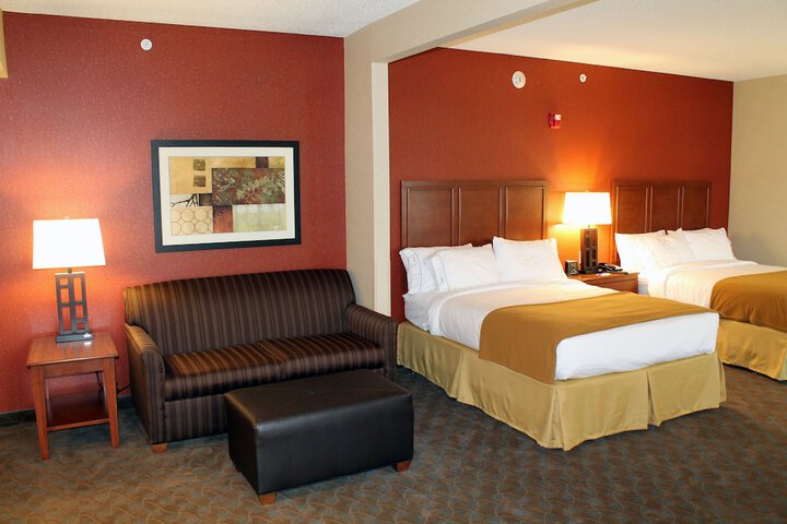 2 Queen Beds (13 of 13)