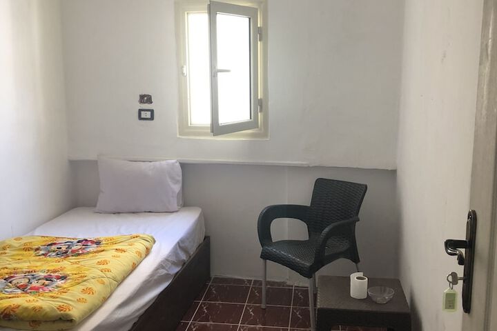 Room 17 of 29