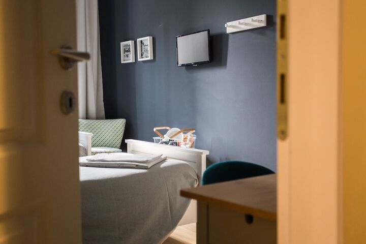 Room 28 of 42