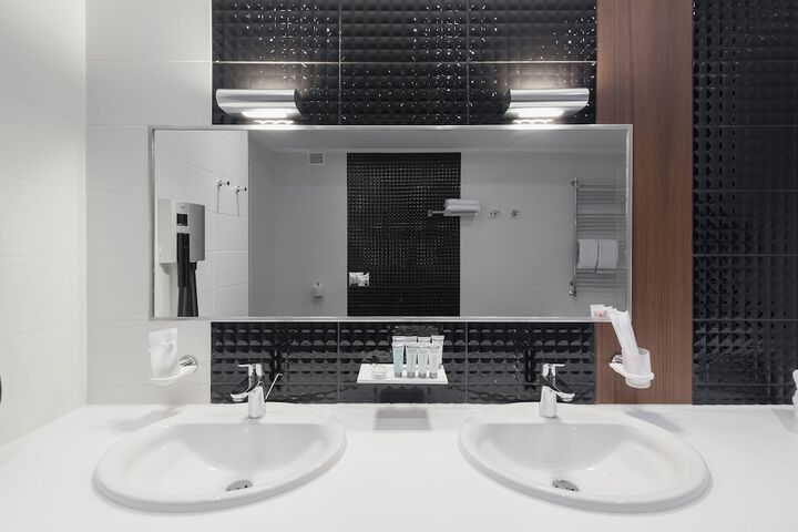 Room 3 of 75