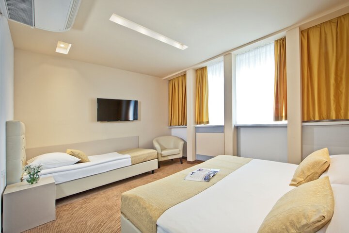 Room 4 of 45