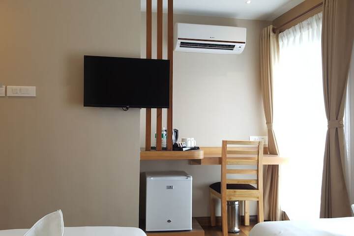 Room 4 of 33