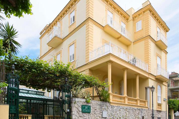Hotel Crawford