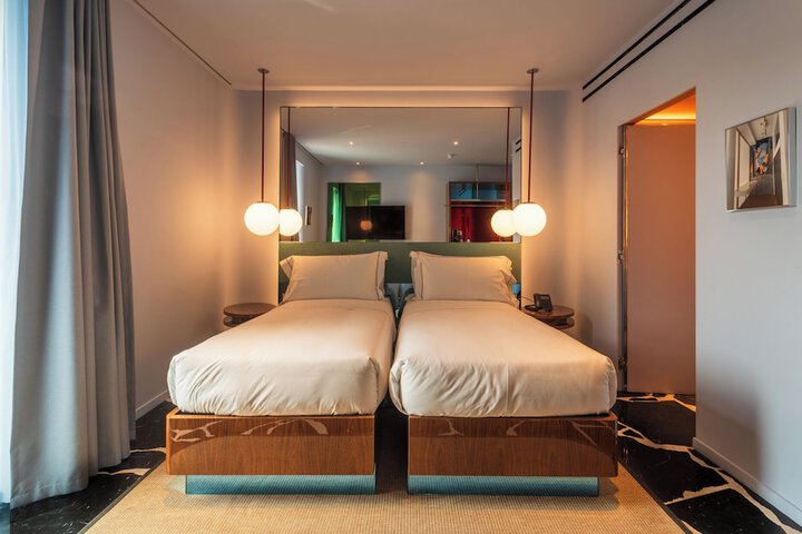 Room 19 of 103