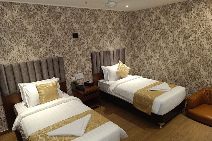 Room 27 of 87