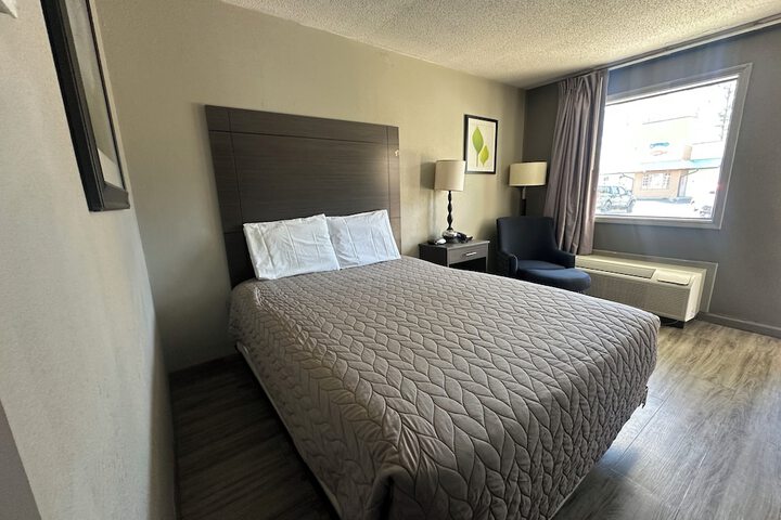 Room 11 of 19