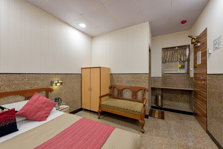 Room 10 of 68