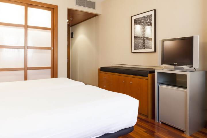 Room 3 of 34