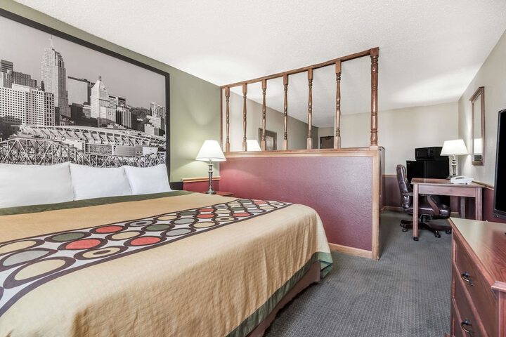 1 King Bed (2 of 15)