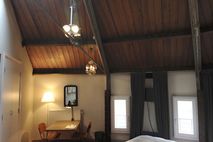 Room 19 of 48