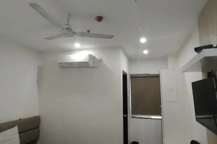 Room 11 of 11