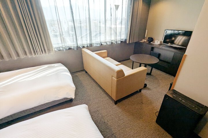Room 12 of 33