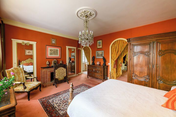Room 10 of 52