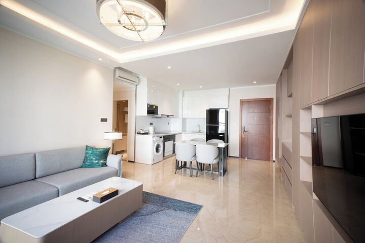 Room 4 of 8