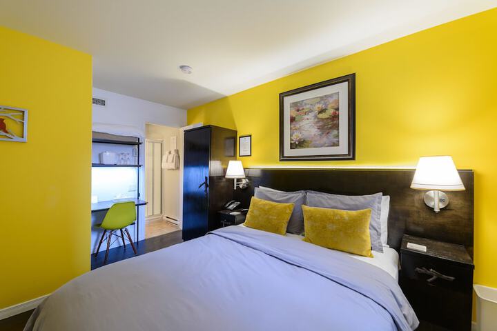 Room 8 of 144