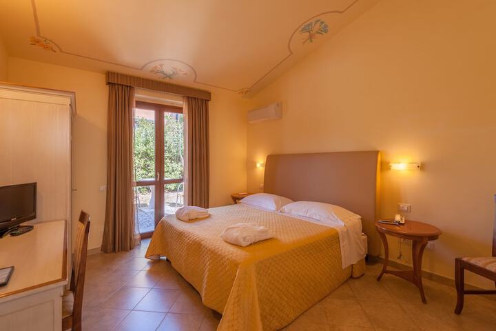 Room 4 of 41