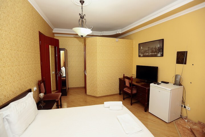 Room 45 of 107