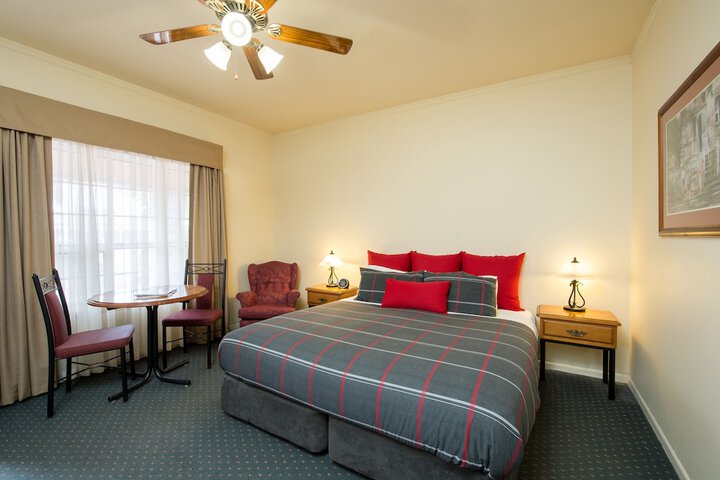 Room 3 of 73